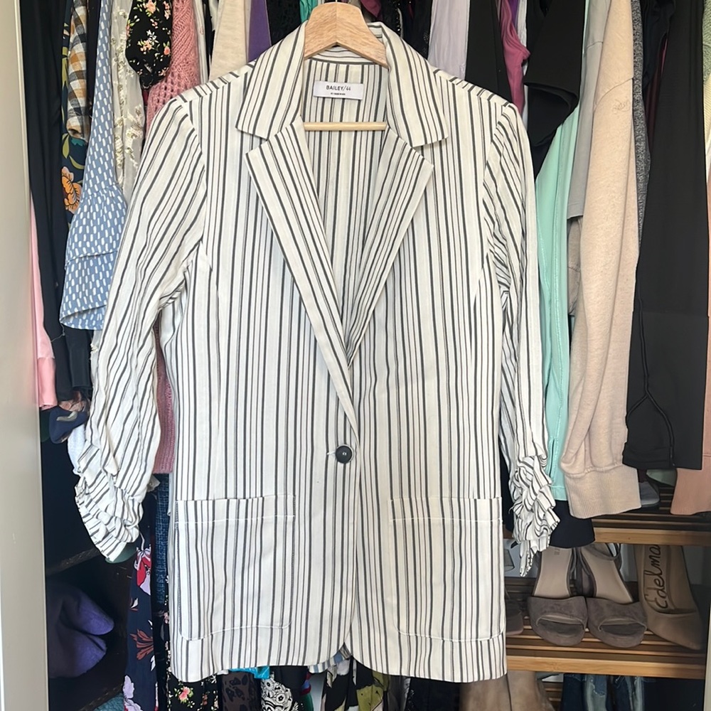 BAILEY 44 Pinstriped Linen Blazer
